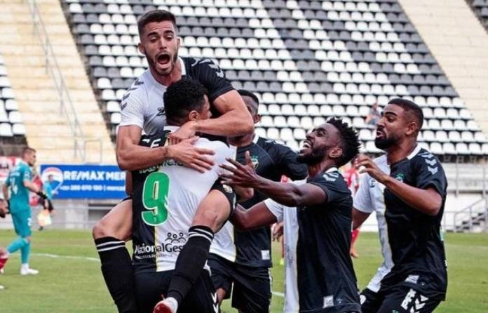  库里在尤文图斯比赛中赛况扑朔迷离，问鼎冠军引发热议！-开云体育电竞